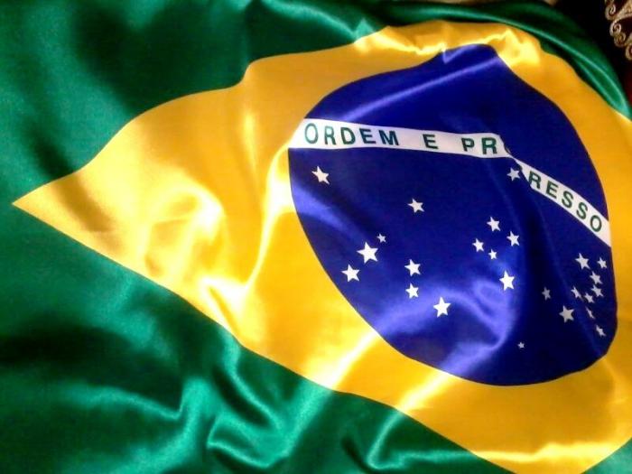 bandeira-do-brasil-150x100-gigante-linda-14382-mlb4549852241_062013-f.jpg